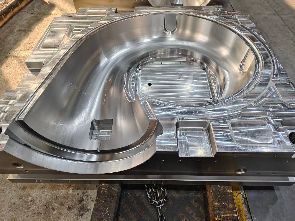 If you want to master core processes, come to Changhui Mold Base Source Factory(pic1)