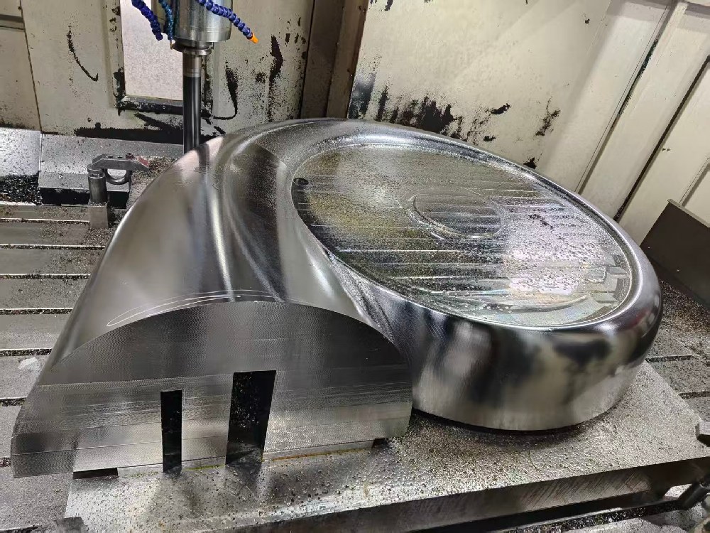 Complex structure, precision manufacturing - the commitment of Changhui mold base source factory(pic1)