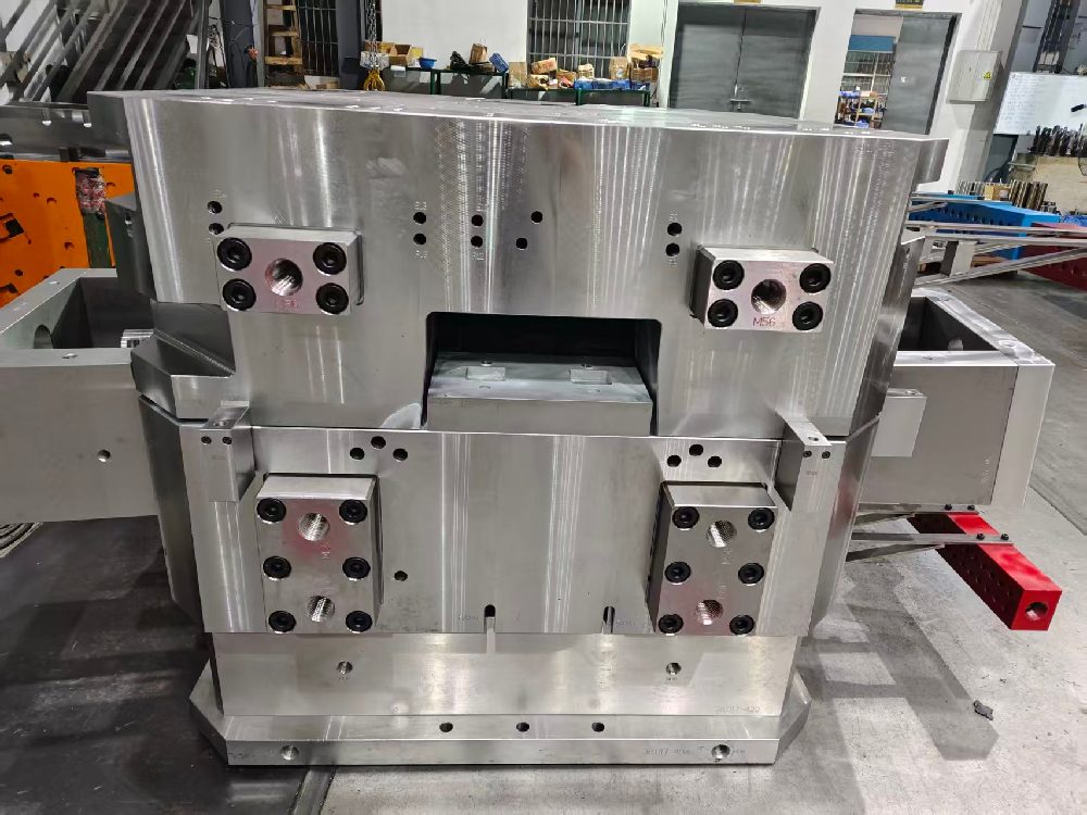 Changhui Metal Company provides non-standard mold base customization services(pic1)