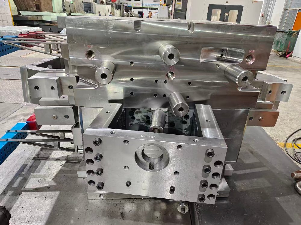 Car dashboard panel mold base processing plant(pic1) Car dashboard panel mold base processing plant(pic1)