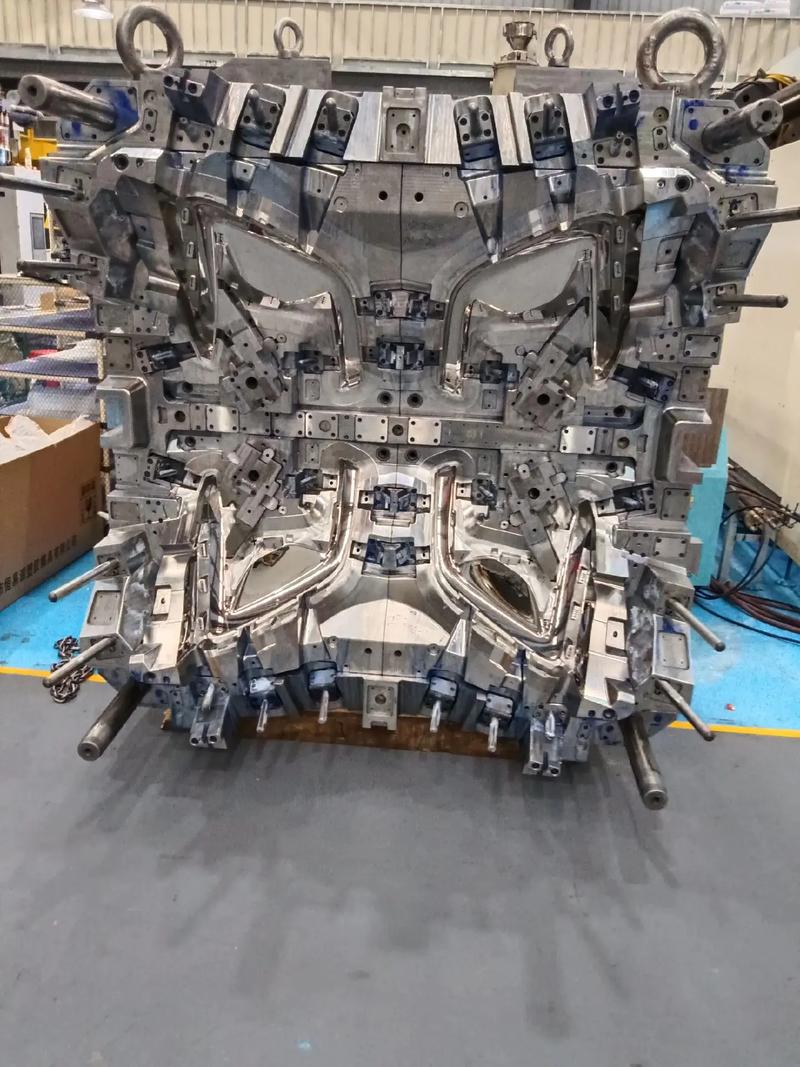 Specialized High-Precision Machining Solutions for Car Front-End Mold Bases(pic1)