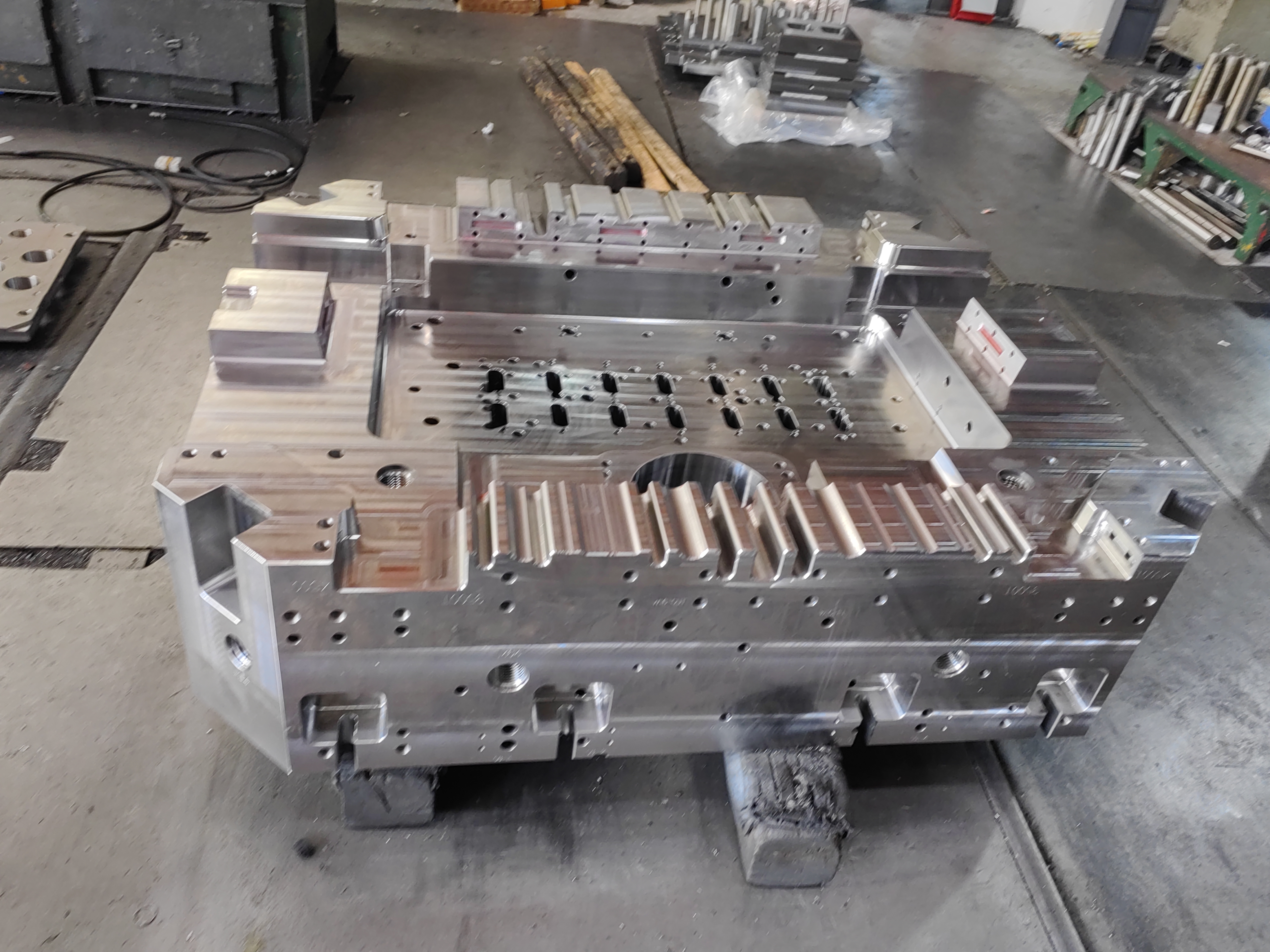 Mold Base Manufacturer for Vacuum Cleaner Shell Molds(pic1)